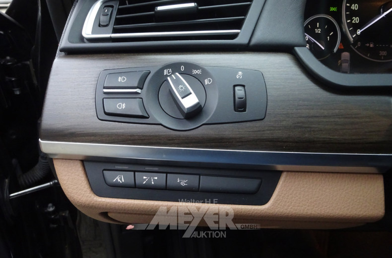 BMW 750iL F01 V8, Black Sapphire