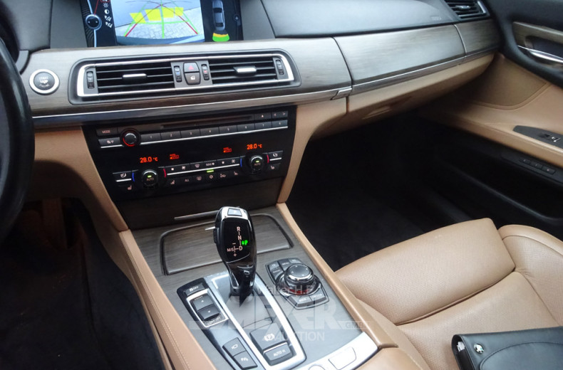 BMW 750iL F01 V8, Black Sapphire