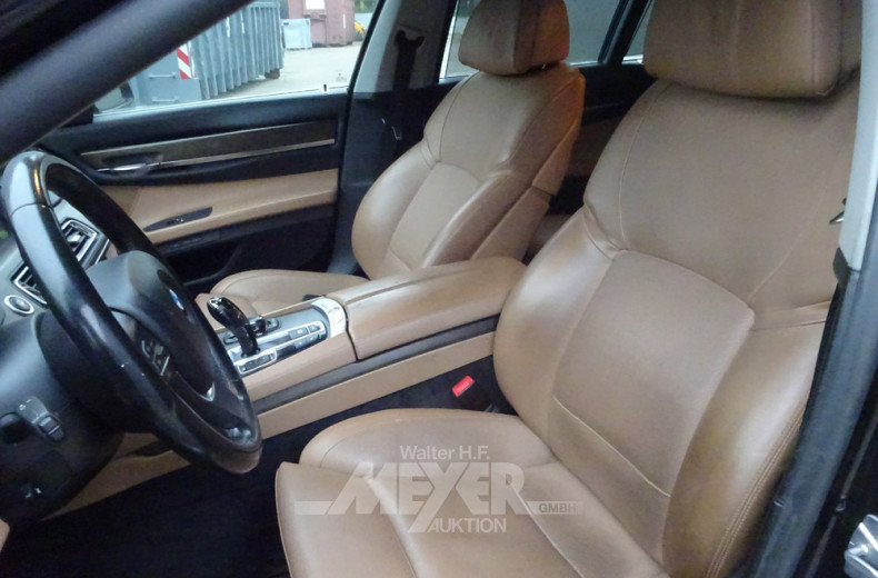 BMW 750iL F01 V8, Black Sapphire