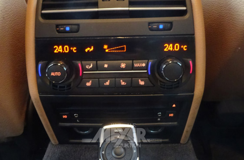 BMW 750iL F01 V8, Black Sapphire