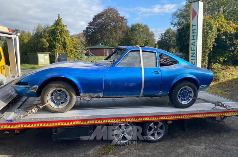 Opel GT A-L blau, teilzerlegt,