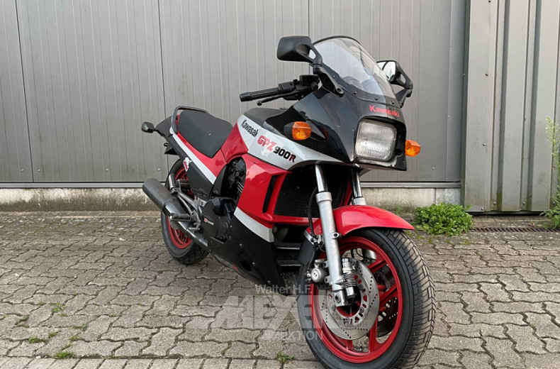 Motorrad KAWASAKI ZX900A, rot/grau,