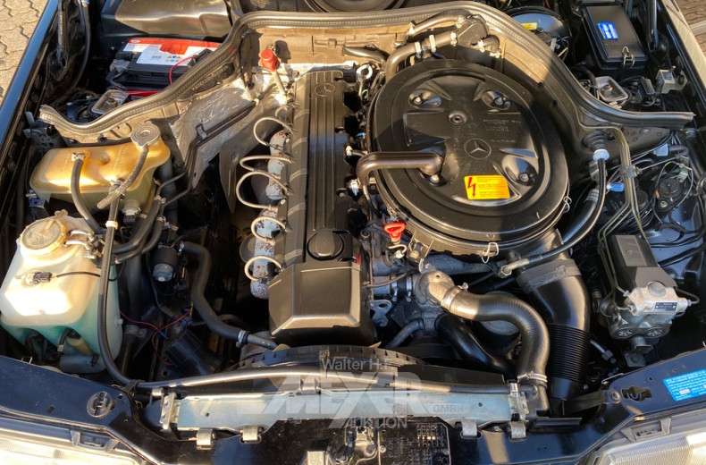 MERCEDES-BENZ W124 300E, schwarz,