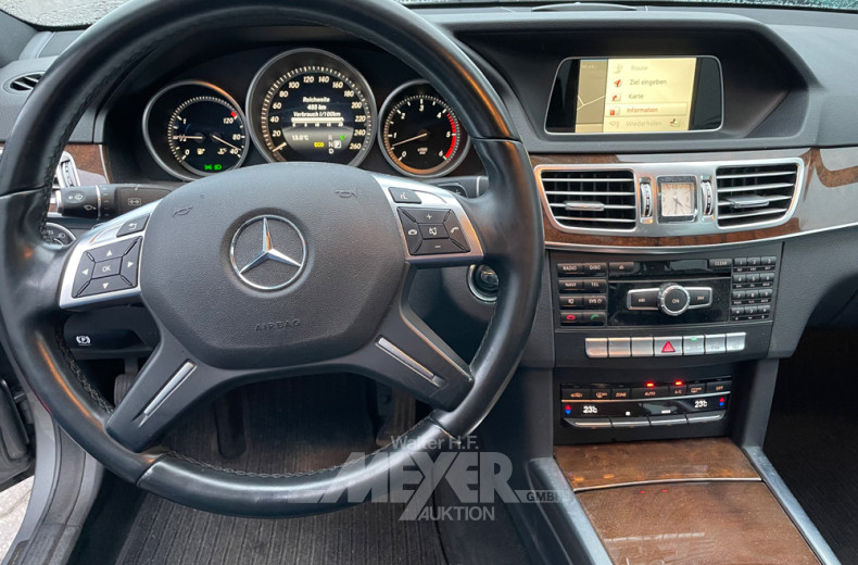 MERCEDES-BENZ E300 Bluetec