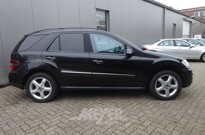 MERCEDES-BENZ ML320 CDI 4Matic, schwarz