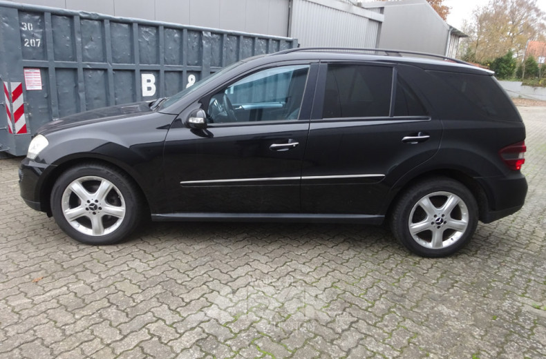MERCEDES-BENZ ML320 CDI 4Matic, schwarz