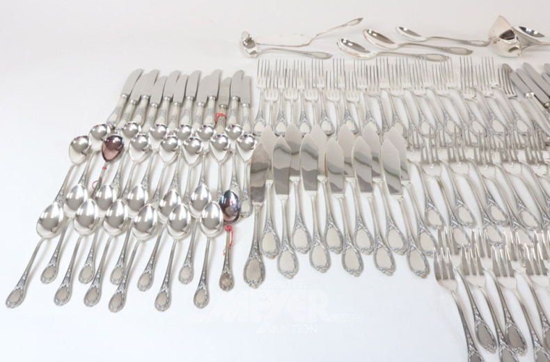 umfangr. Besteck für 12 Personen,