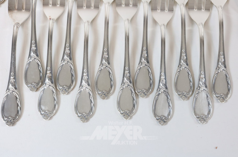 umfangr. Besteck für 12 Personen,