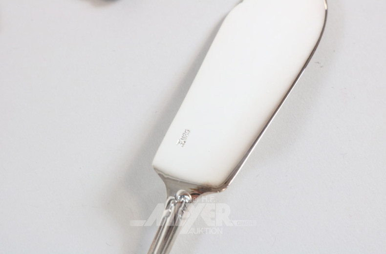 umfangr. Besteck für 12 Personen,