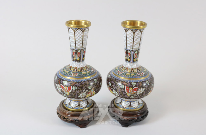 Paar Cloisonne-Vasen, China, neuzeitl.,