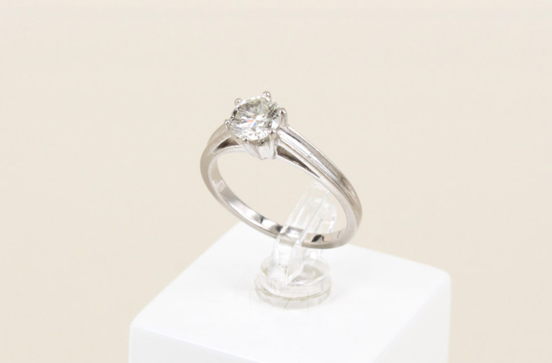 Damenring, 750er WG, besetzt mit