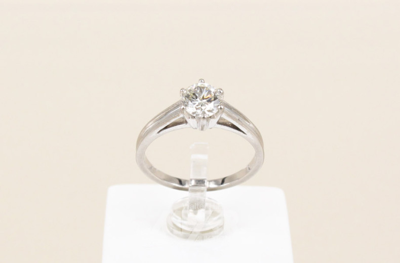 Damenring, 750er WG, besetzt mit