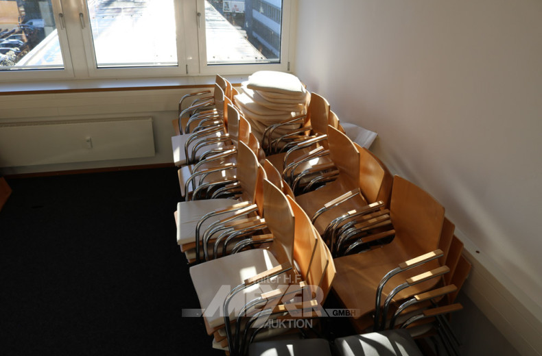 20 Seminarstühle, Buche auf Metallgestell,