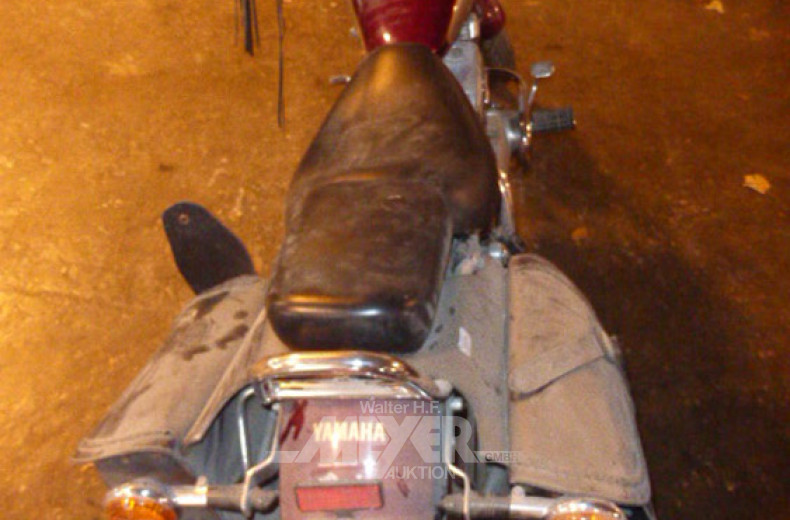 Motorrad YAMAHA, weinrot-metallic