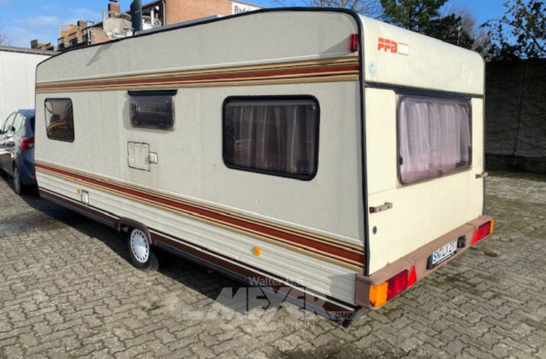 Wohnwagen Bürstner, einachsig, beige