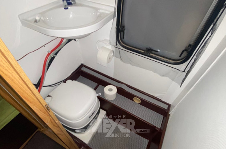 Wohnwagen Bürstner, einachsig, beige