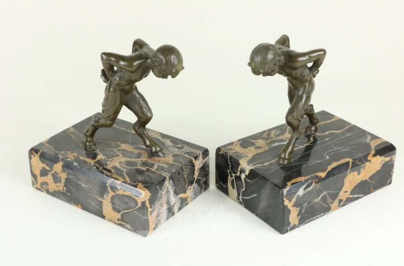 Paar Buchstützen, Bronzefiguren ''Satyr''