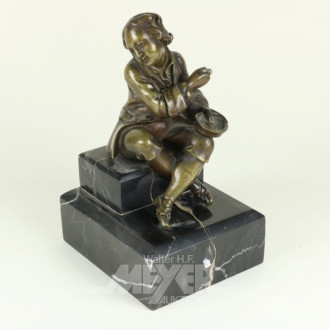 Bronze-Figur ''Beim Mahl'',