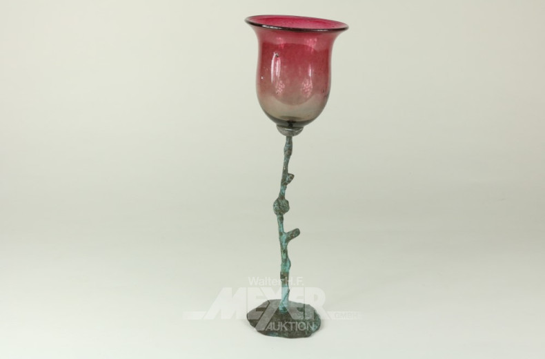 Glasvase mit Bronzefuß, blütenförmig