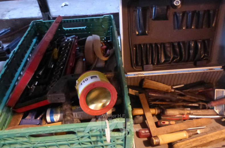Werkzeugkoffer und 1 Werkzeugkiste