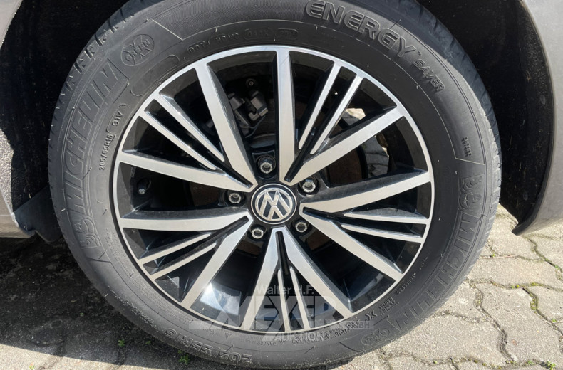 VOLKSWAGEN Golf, grau