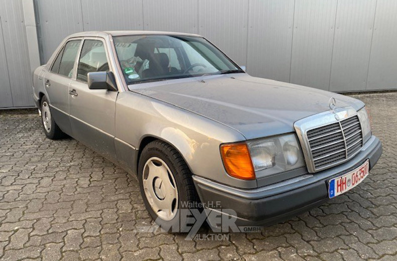 MERCEDES-BENZ 230E W124, grau