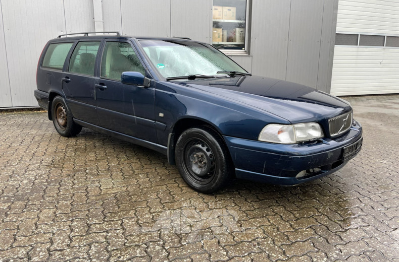 VOLVO V70, blau