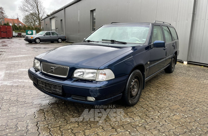 VOLVO V70, blau