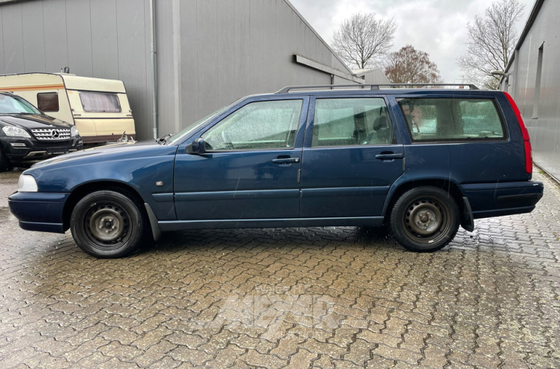VOLVO V70, blau