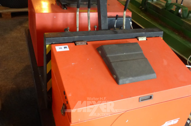 Aufsitz- Kehrbesenmaschine