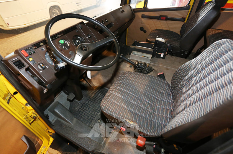 MERCEDES-BENZ 817D Abschleppfahrzeug