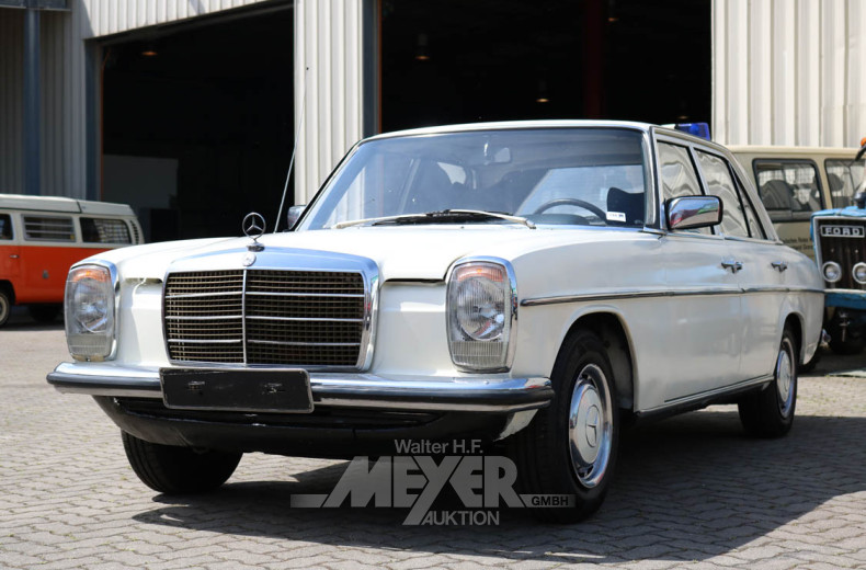 MERCEDES-BENZ W115/8 200er, cremefarben