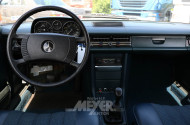 MERCEDES-BENZ W115/8 200er, cremefarben