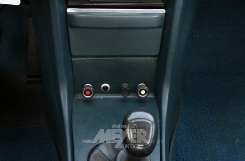 MERCEDES-BENZ W115/8 200er, cremefarben