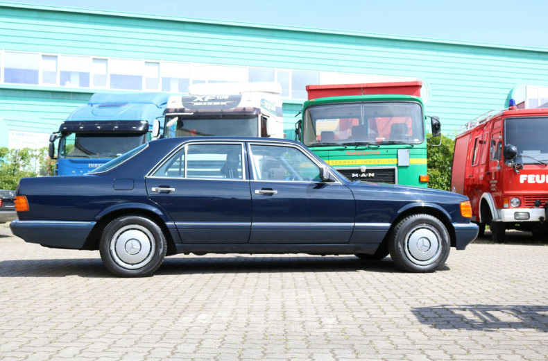 MERCEDES-BENZ W126 500SE, dkl. blau
