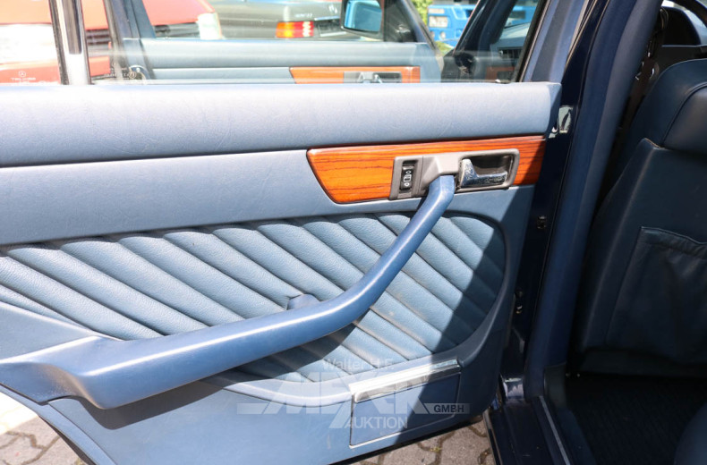 MERCEDES-BENZ W126 500SE, dkl. blau