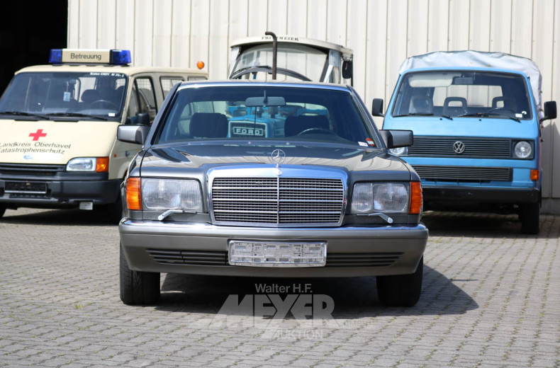 MERCEDES-BENZ W126 420SEL, grau metallic