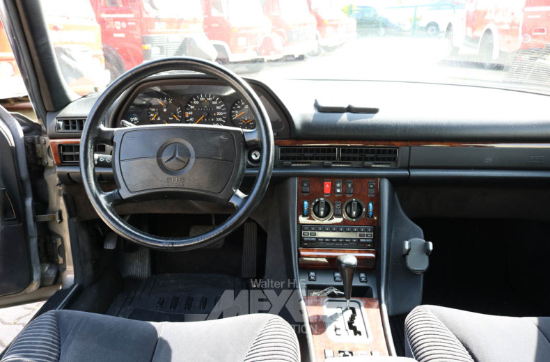 MERCEDES-BENZ W126 420SEL, grau metallic