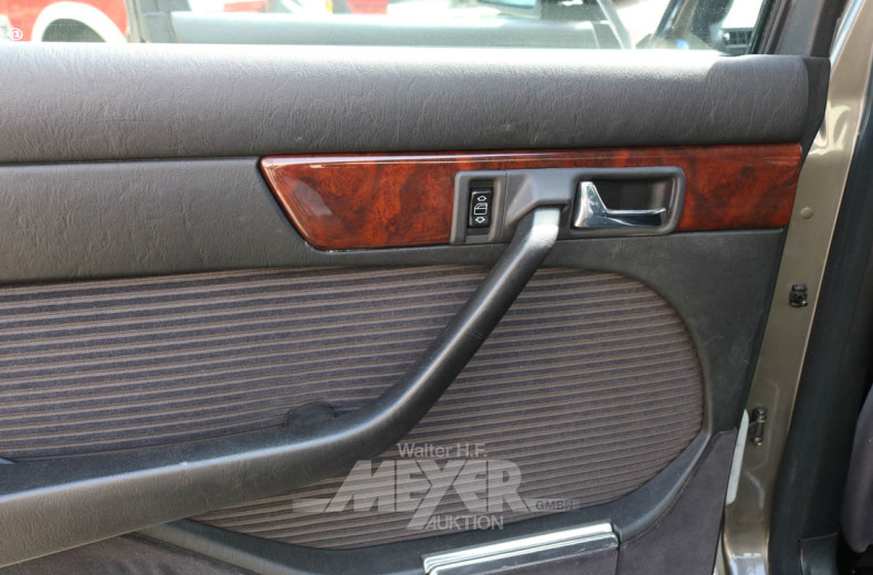 MERCEDES-BENZ W126 420SEL, grau metallic