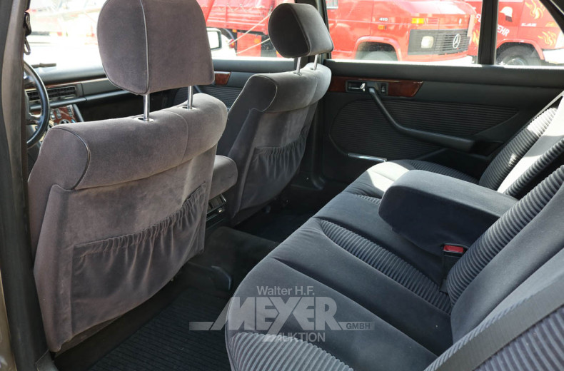 MERCEDES-BENZ W126 420SEL, grau metallic