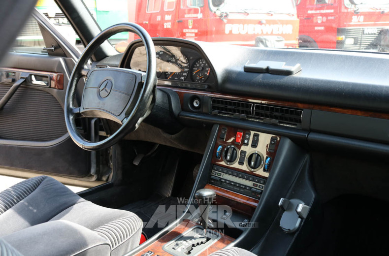 MERCEDES-BENZ W126 420SEL, grau metallic