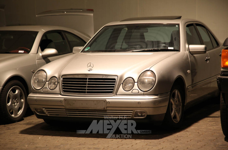 MERCEDES-BENZ W210 E200 Avantgarde,