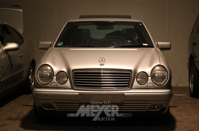 MERCEDES-BENZ W210 E200 Avantgarde,