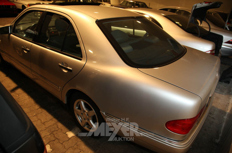 MERCEDES-BENZ W210 E200 Avantgarde,