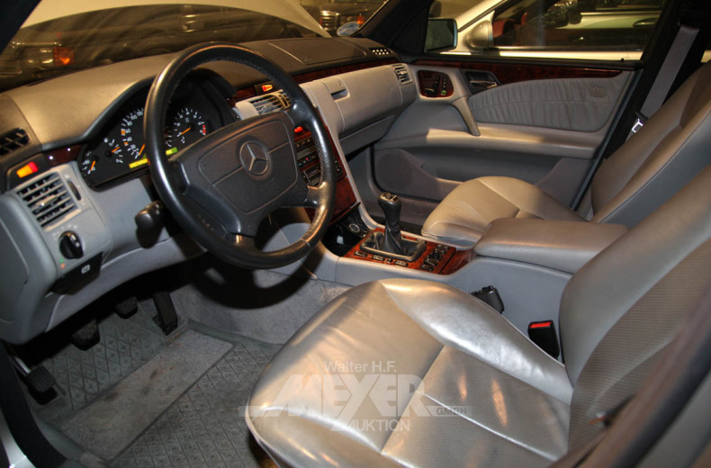 MERCEDES-BENZ W210 E200 Avantgarde,