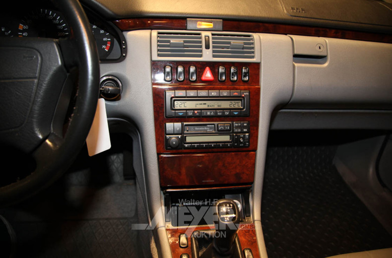 MERCEDES-BENZ W210 E200 Avantgarde,