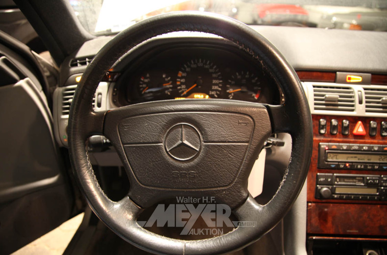 MERCEDES-BENZ W210 E200 Avantgarde,