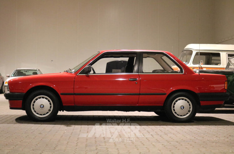 BMW 320i E30, zinnoberrot