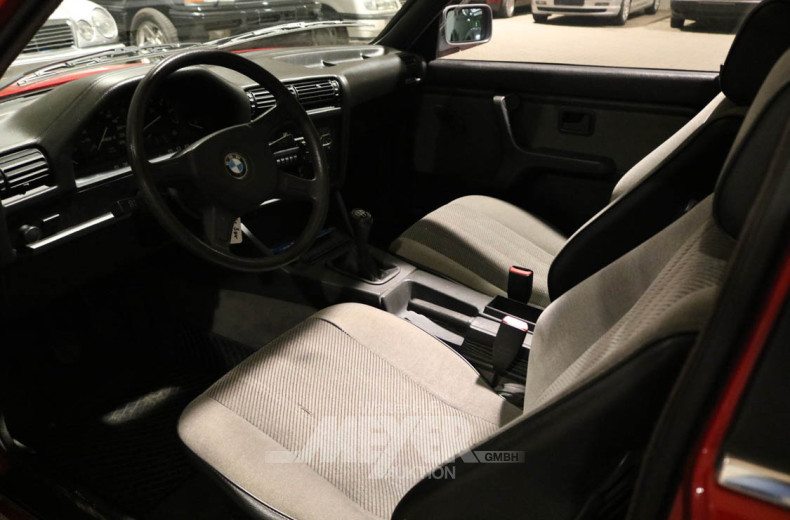 BMW 320i E30, zinnoberrot
