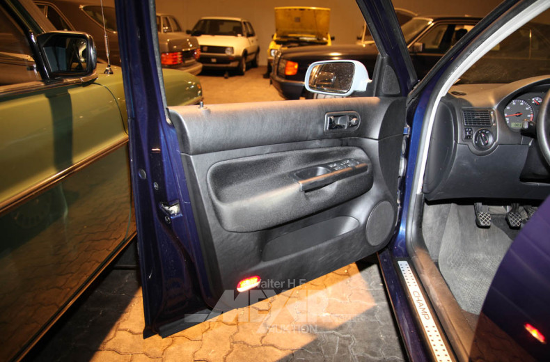 VOLKSWAGEN Golf IV, blau metallic,